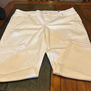 So Slimming Girlfriend Slim Leg Crop jeans size 4